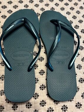 Havaianas Teal Flip Flops Size 7/8